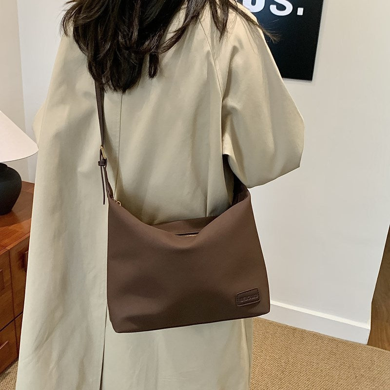 Simple tote bag Student class shoulder bag Large capacity messenger bag Fashion leisure commuter bag Foreign style women's bag