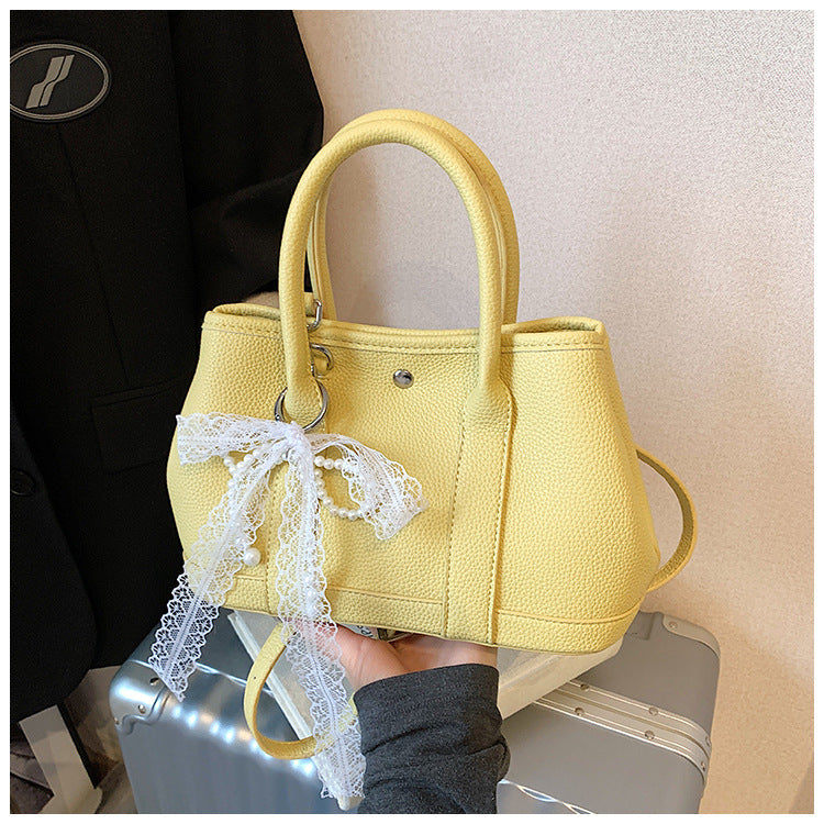 Fashion handbags are popular this year, casual commuting messenger bags, new Korean version of foreign style versatile travel shoulder bags
