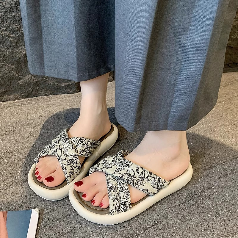 Thick soleclassy slippers for women summeroutwear2026new arrival with skirtfashion fairy stepping on shit one-line slippers for women