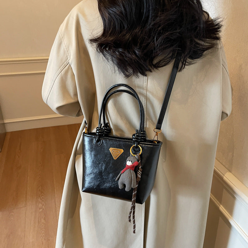 Foreign order high-end sense retro Maillard small bag women's 2025 new autumn and winter versatile messenger bag portable bucket bag