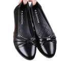 Live broadcast dropshipping soft leather soft bottom ladieswear shoes flatsabrasion resistantwaterproofbows work shoes micro business group purchase