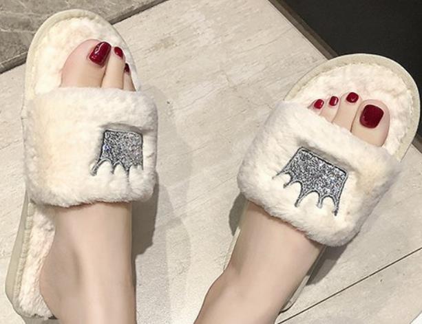 Fuzzy slippers women's 2024 spring new korean style flat crown one-strap warm home & outdoor cotton slippers