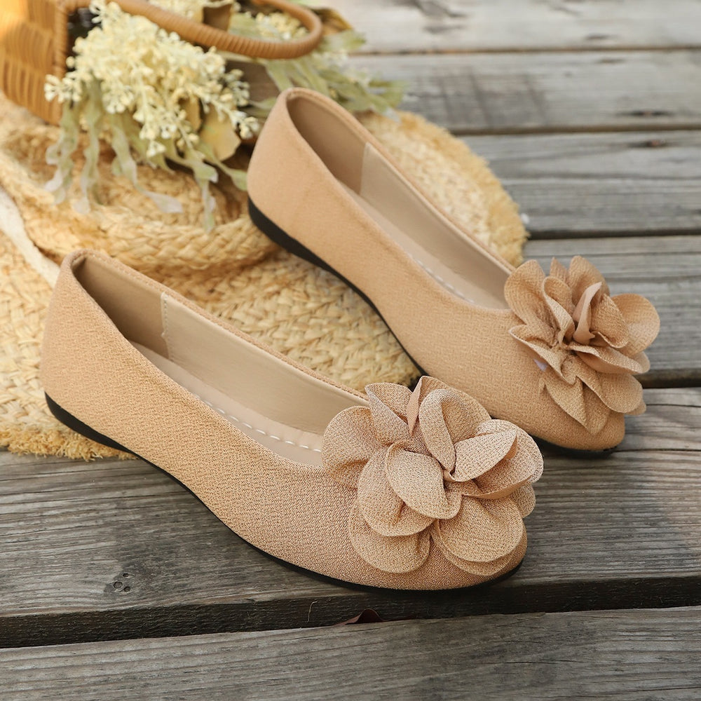 Plus size women's flats for export - spring  new collection: pointed-toe, soft-soled loafers with floral embellishments - ready to ship
