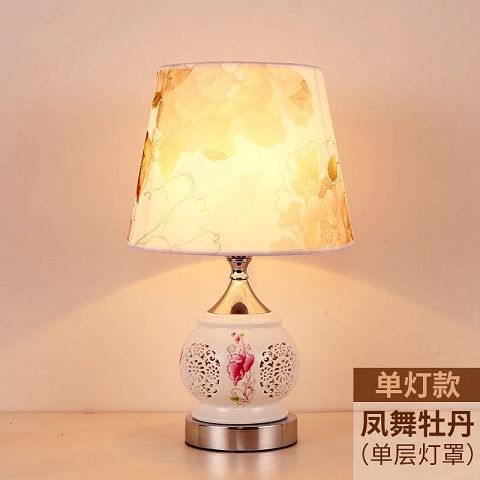 Table lamp creative bedroom bedside lamp personality simple modern warm romantic wedding decoration dimmable night light