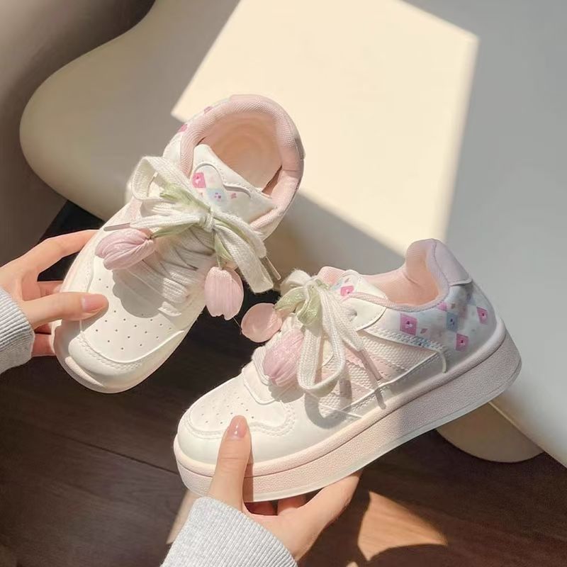New girls' athletic shoes - spring/autumn collection for kids & teens - leather upper, soft sole, casual sneakers, breathable