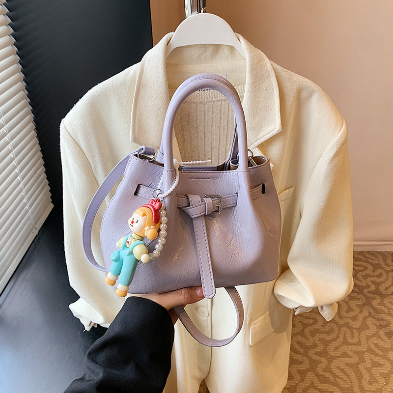 Fashion high sense 2025 new portable pleated bucket bag fashionable versatile foreign style shoulder messenger women's bag