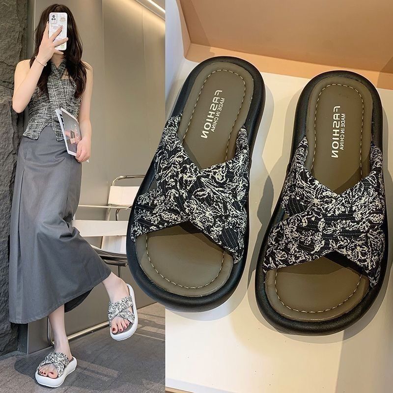 Thick sole slippers for women outwear 2025 summernew arrival cross one-line slippers with a sense of shit-stepping soft bottomfashion sandals