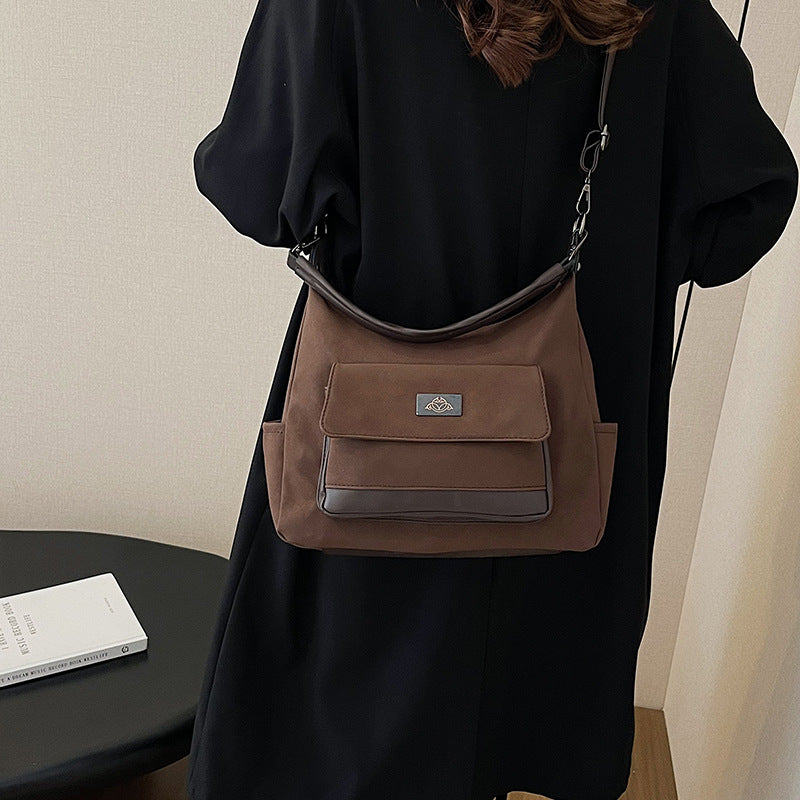 Foreign trade popular women's bags retro large-capacity shoulder messenger bags European and American mail carrier underarm simple casual mail carrier bags