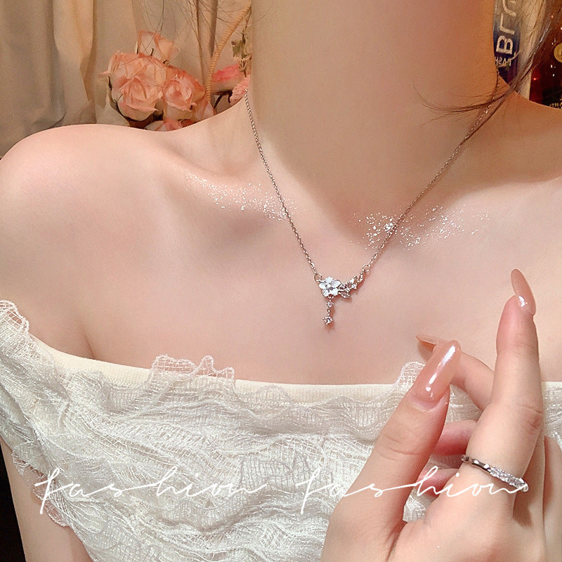 Gardenia light luxury eleganteasiest for match flower titanium steel necklace niche design exquisite clavicle chain necklace wholesale