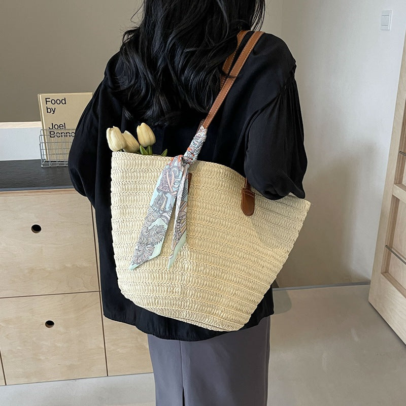 Straw bag women's large capacity 2025 new vacation beach straw bag woven commuter bucket bag vegetable basket tote bag