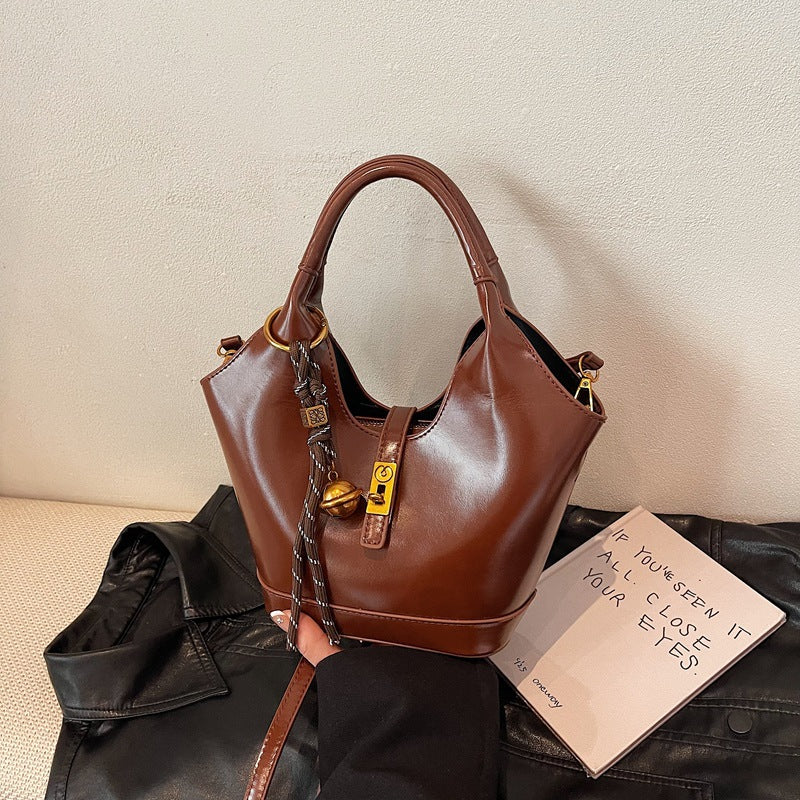 New products are hot, Korean niche retro portable bucket bag, women's casual versatile commuter premium messenger bag