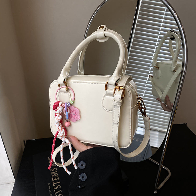 Retro niche bag women's 2025 new autumn and winter foreign versatile messenger bag high-end fashion portable small square bag