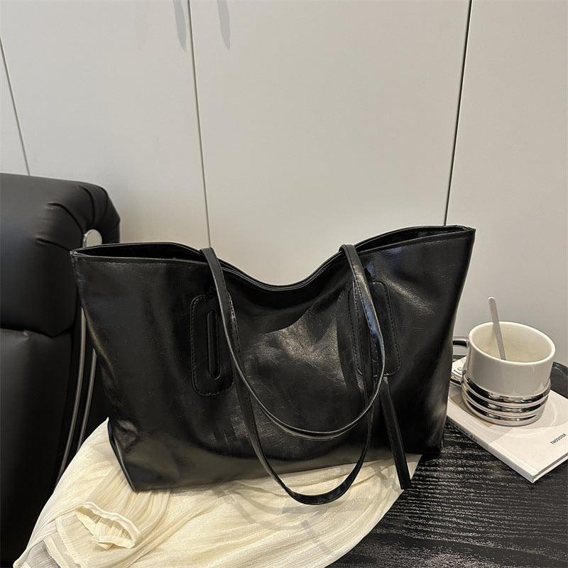 Retro fashion large capacity 2025 casual solid color new commuter retro soft surface tote underarm shoulder bag