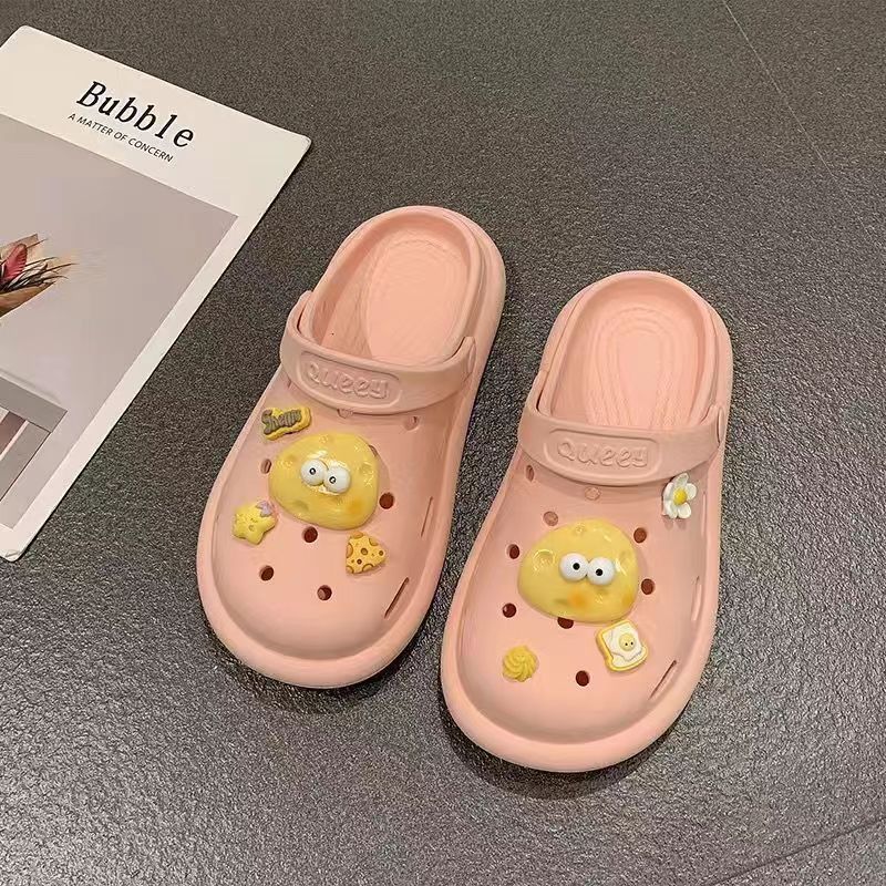 Summer clogs for women, high-end 2024 new style, cute beach sandals for outdoor wear, non-slip flat sandals