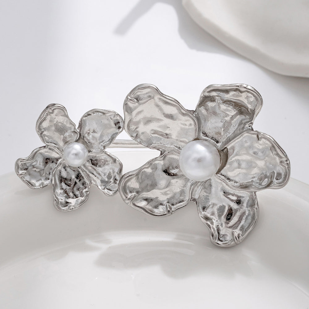 Wholesale petal rings: cross-border, niche design, floral finger rings - unique, statement, irregular pleated women's rings