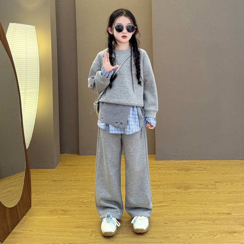 Super cute girls' activewear set, new for spring ! stylish three-piece set for girls, featuring a trendy drawstring hoodie and sweatpants