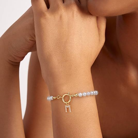European and american cross-border faux pearl bracelet with 26 english alphabet pendant design - minimalist chic handmade beaded jewelry