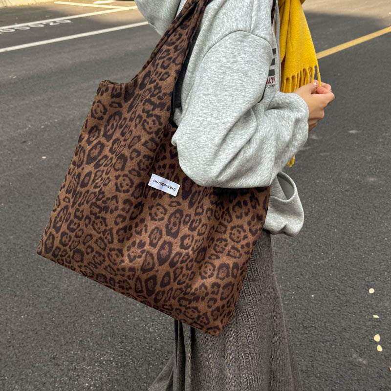 Fall and winterretro leopard print shoulder canvas bag large capacity tote bag niche styleeasiest for matchwork clothing bag college student class bag