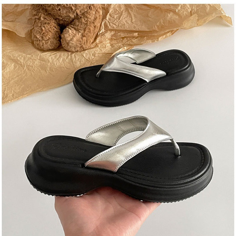 Trendy black platform flip-flops for women - new 2024 summer collection - outdoor, non-slip, height-increasing beach sandals