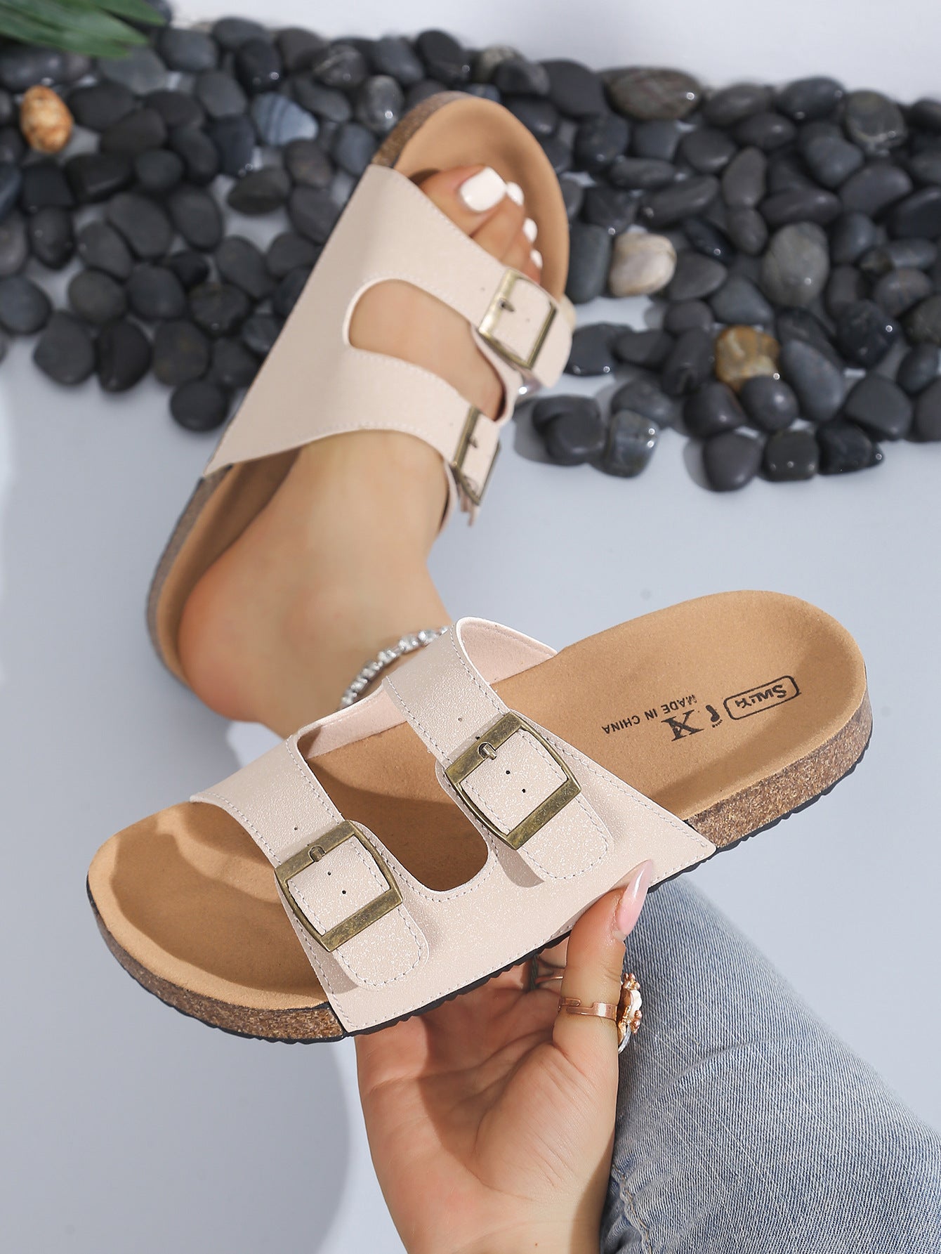 2025 summer new belt buckle platform slippers women wear open-toe one-word drag fashion casual sandals wholesale