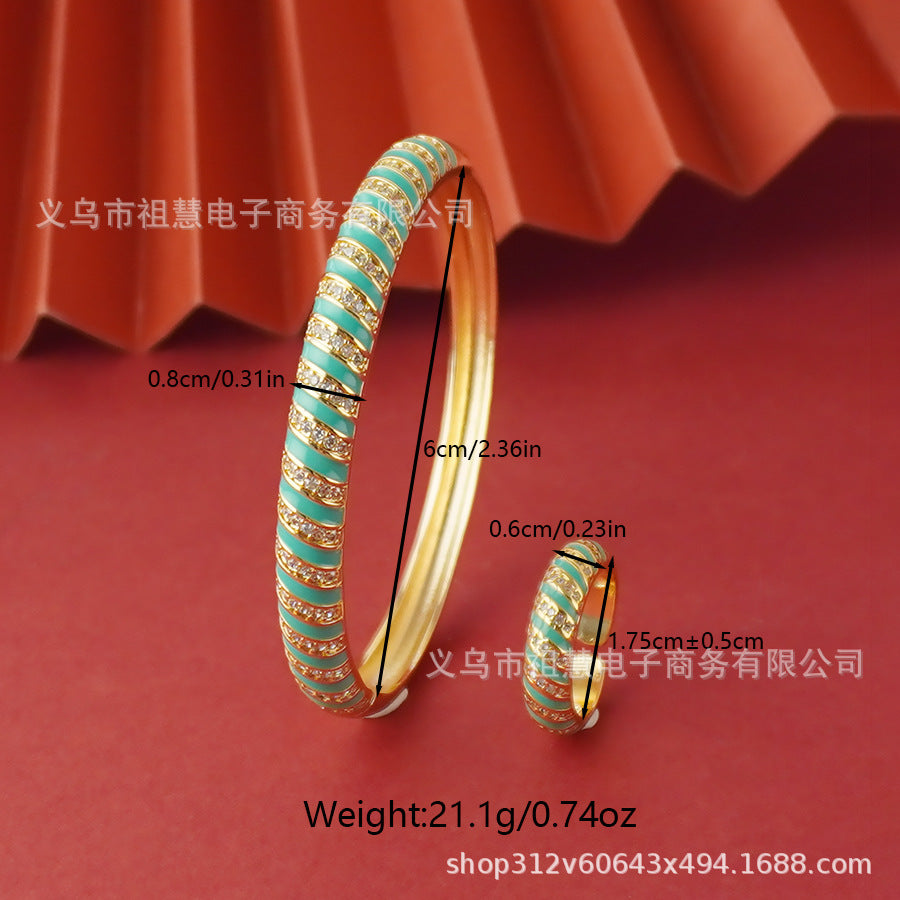 Women's elegant enamel copper bangle: a uniquely designed, vintage-inspired piece with ethnic flair. a fashionable accessory with a touch of regal elegance