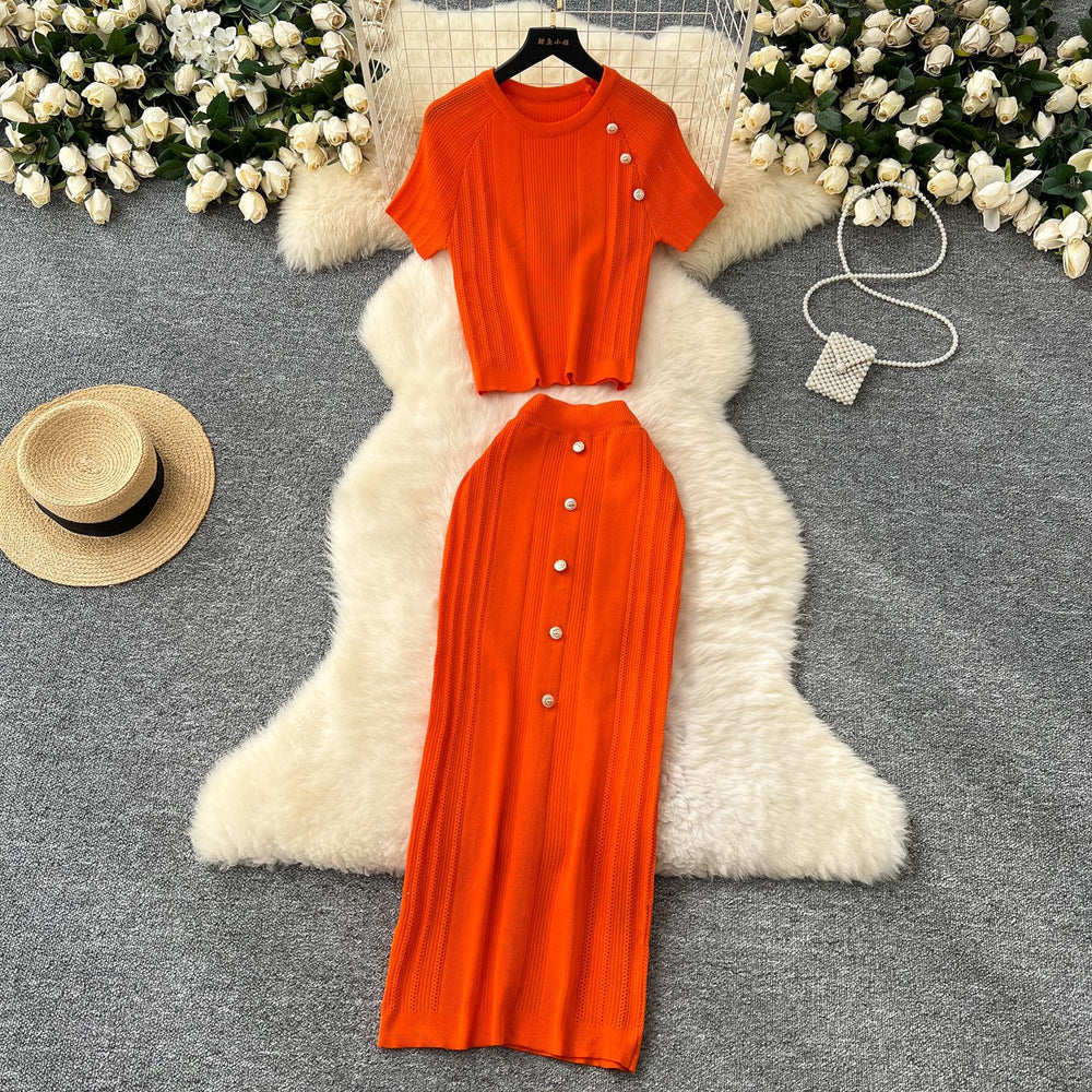 Classy outfit for women, small fragrant style, metal buckle, round neck, short-sleeved knittingtops, tight-fitting hip-covering skirt, two-piece set