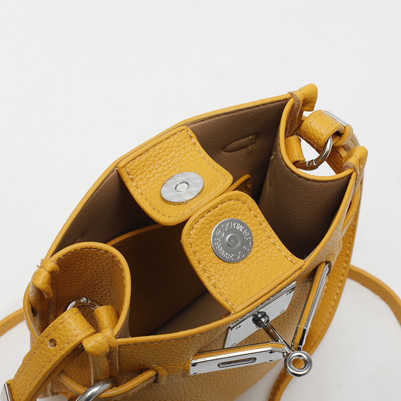 Cross-border niche design messenger bag women's high-end sense new Japanese and Korean bags simple  lock single shoulder messenger bag