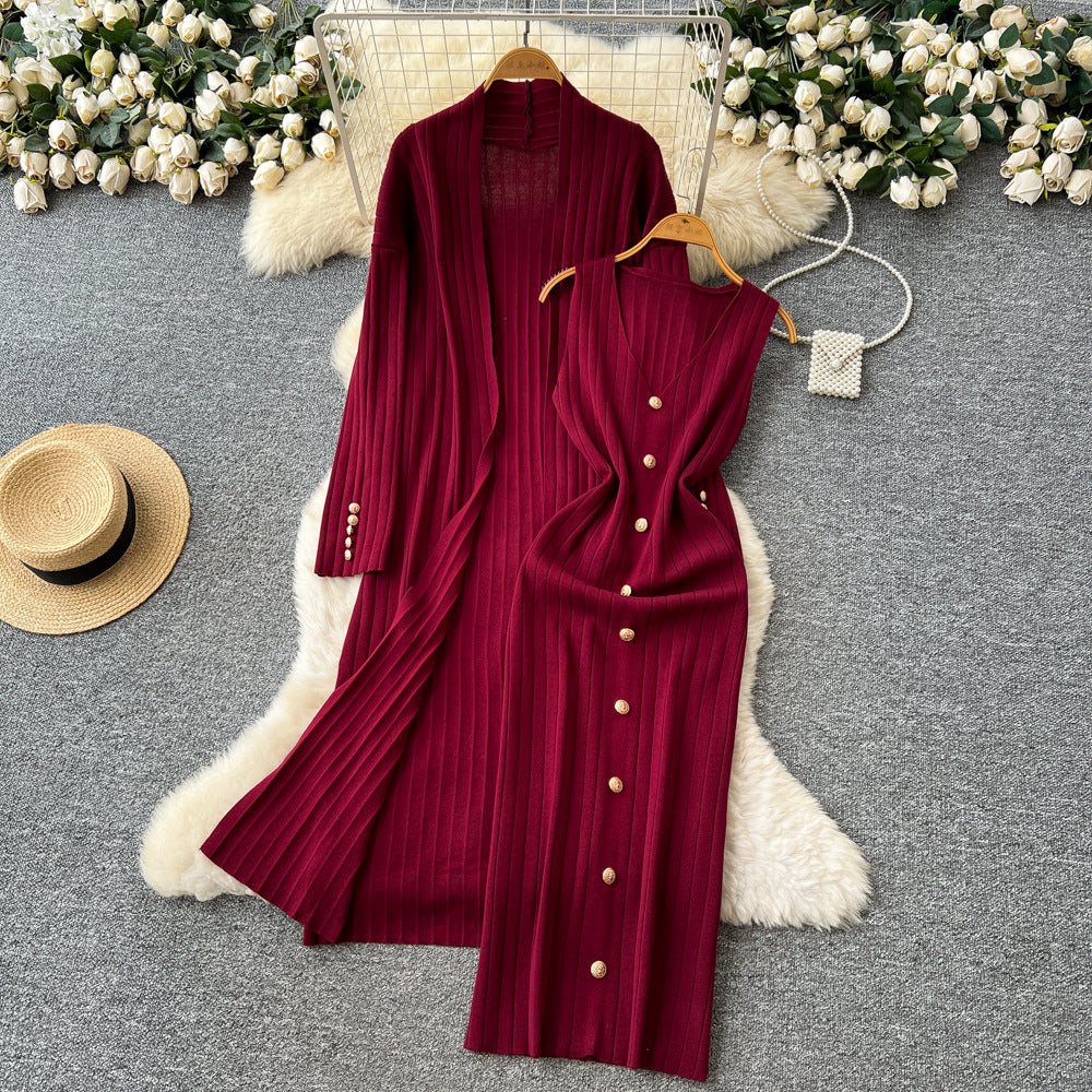 Elegant and chic: oversized knit cardigan with midi length + sleeveless bodycon dress with metallic buckle detail