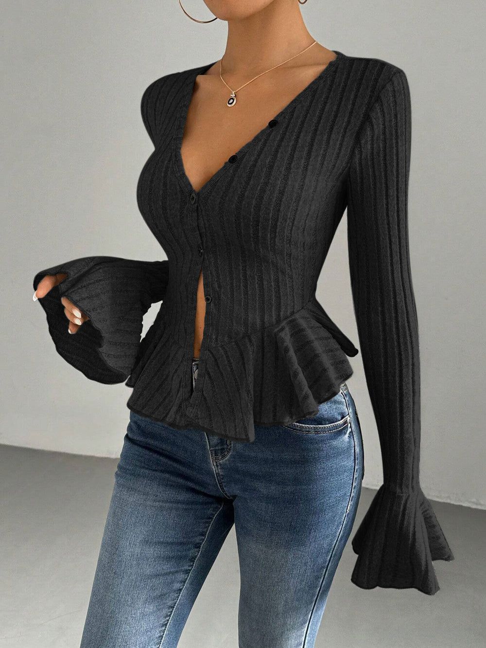 women's fashion: european and american elegant style t-shirt,  spring/summer new arrival, v-neck ruffle trim, slim-fit, chic fleece top