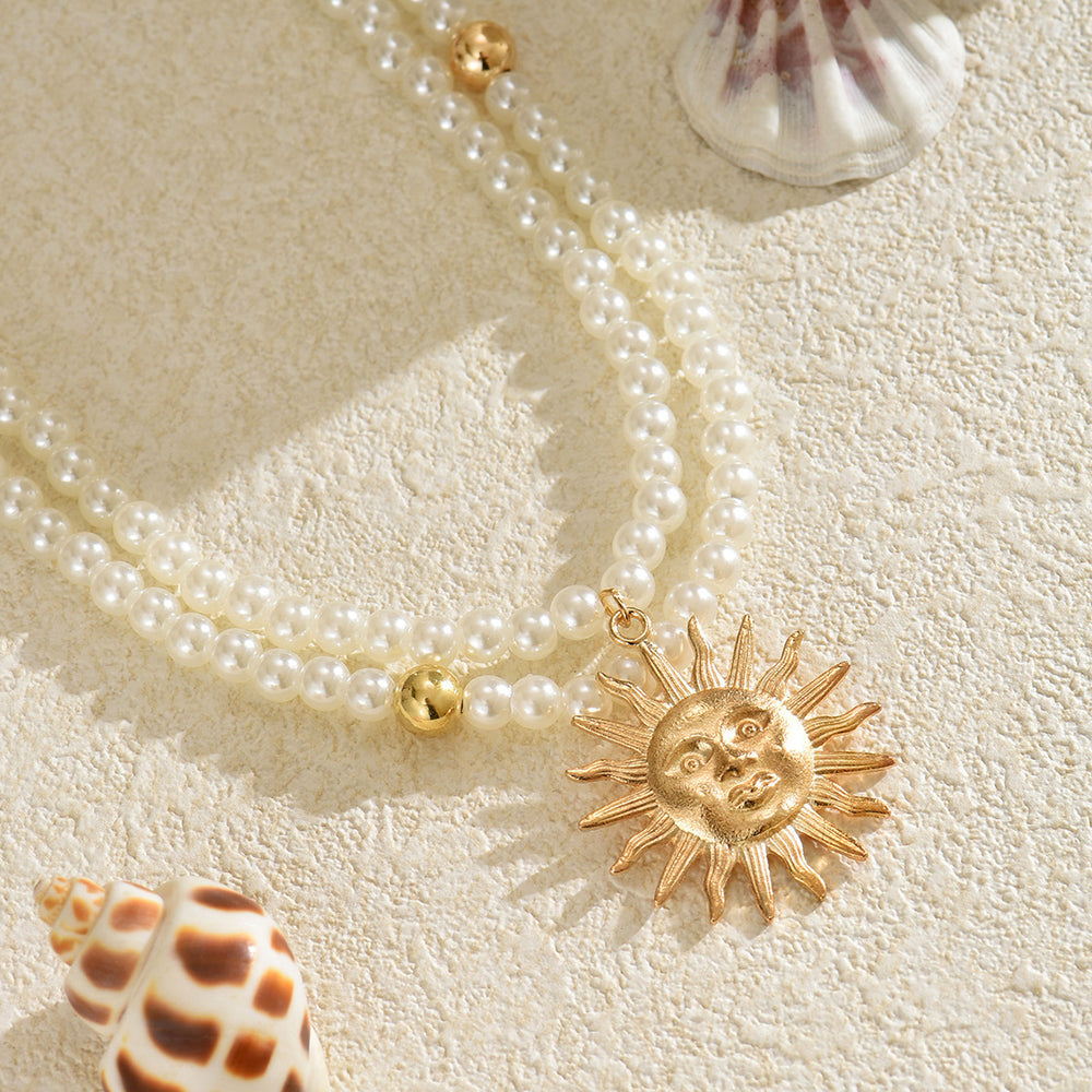 Wholesale autumn/winter necklaces: european & american cross-border jewelry, light luxury, high-end, unique, retro smiley face sun pearl choker