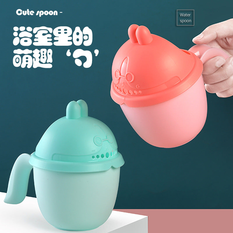 Baby bath water ladle spoon, infant shampoo cup, shower head, children's water scoop, plastic household small toy, bathing supplies