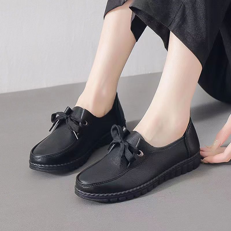 Comfortable leather shoes for middle-aged and elderly women - soft sole, flat, wear-resistant, waterproof, spring/autumn style - grandma shoes
