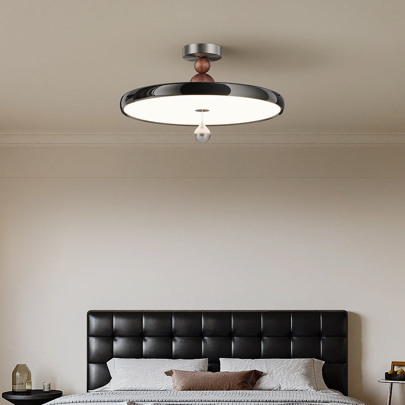 [Strict selection] American pastoral retro chandelier 2025 new French cream wind walnut color eye protection room light
