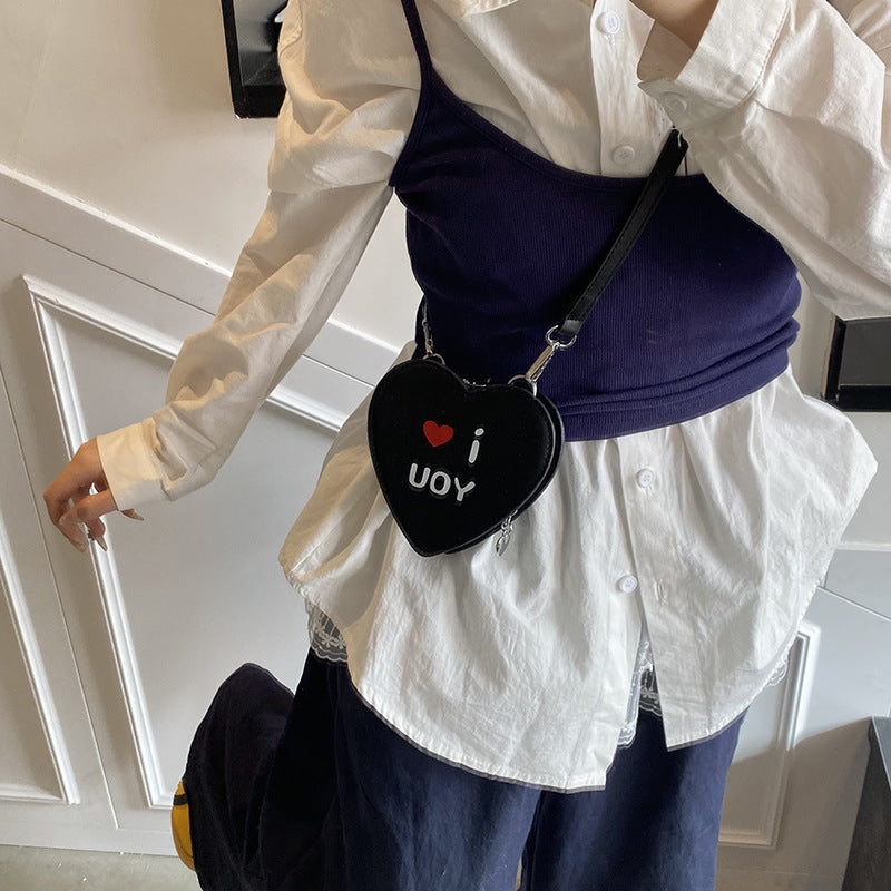 2025 summer new cute casual style small bag women's niche design sense messenger bag printed heart-shaped mouth red envelope