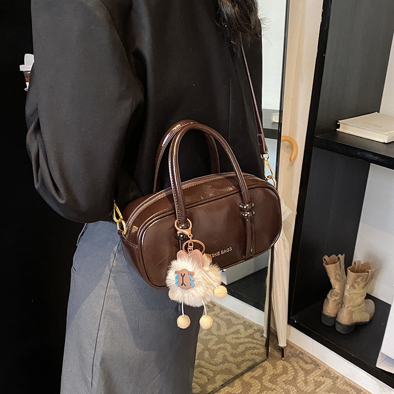 Fashion trendy hand carry small square bag 2025 winter new retro niche simple casual commuter messenger bag