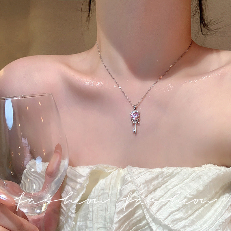Early spring retro sparkling diamond sugar cube titanium steel necklace women's light luxury niche clavicle chain daily matching accessories wholesale