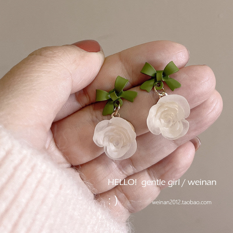 Small fresh green earrings for women niche stylesense of designcasual earrings classy sense tea series early spring earrings wholesale