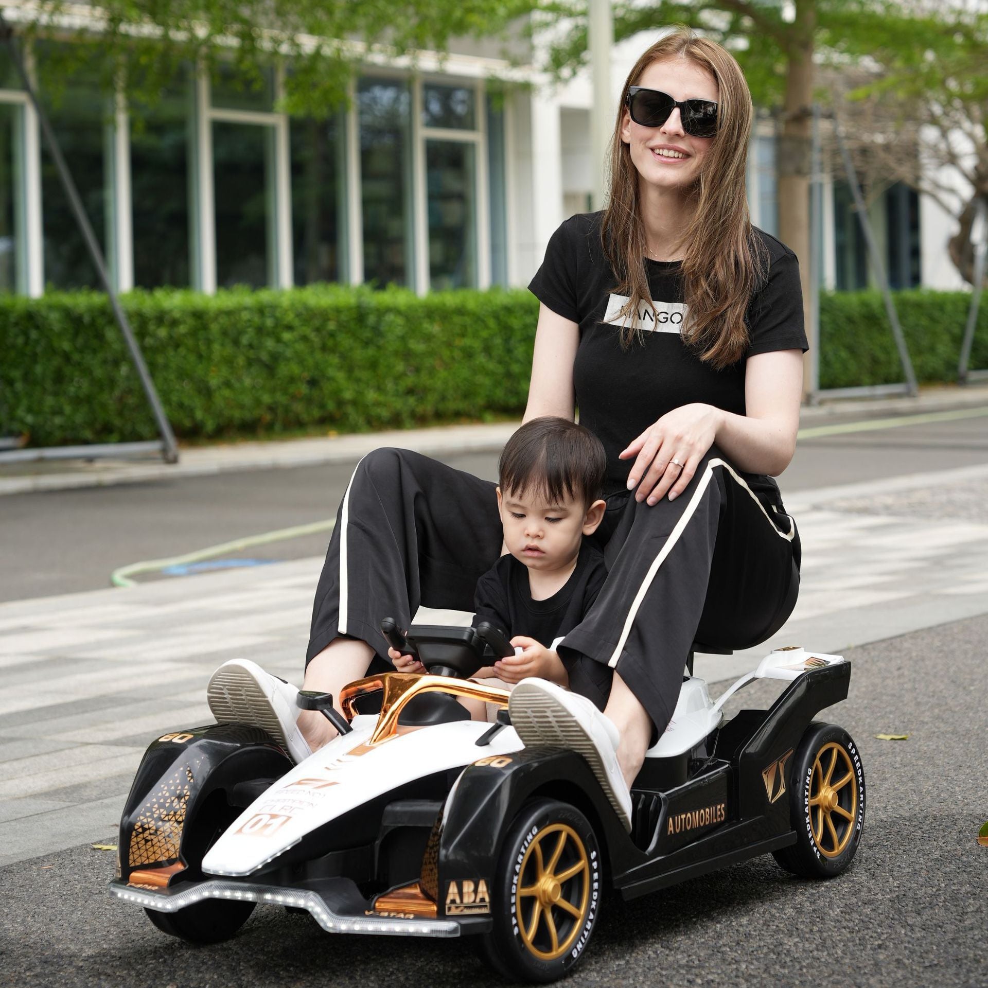 New children's electric kart four-wheel with remote control drift car, boys and girls, babies and children can sit in a toy car