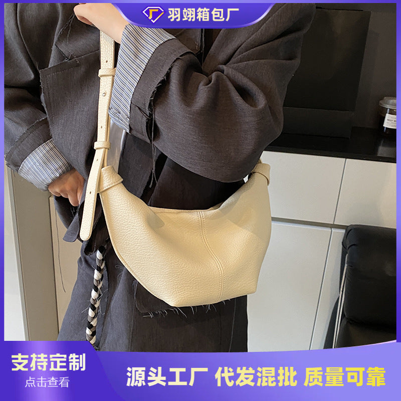 Cross-border niche design bag women's 2025 new super fire foreign style dumpling bag fashionable versatile shoulder messenger bag