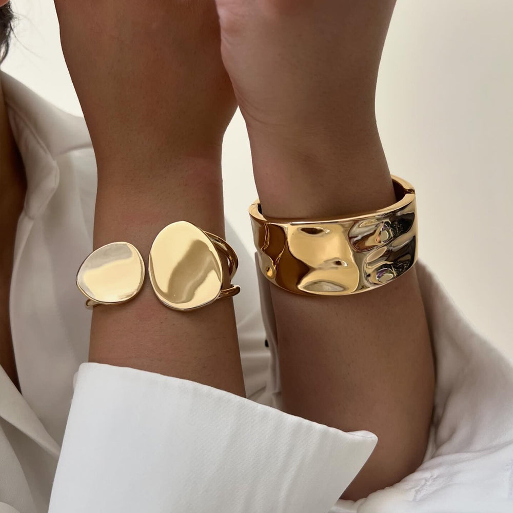Wholesale glossy open bangle bracelets for the us and european cross-border e-commerce market. unique alloy bangles with an irregular design, perfect for women