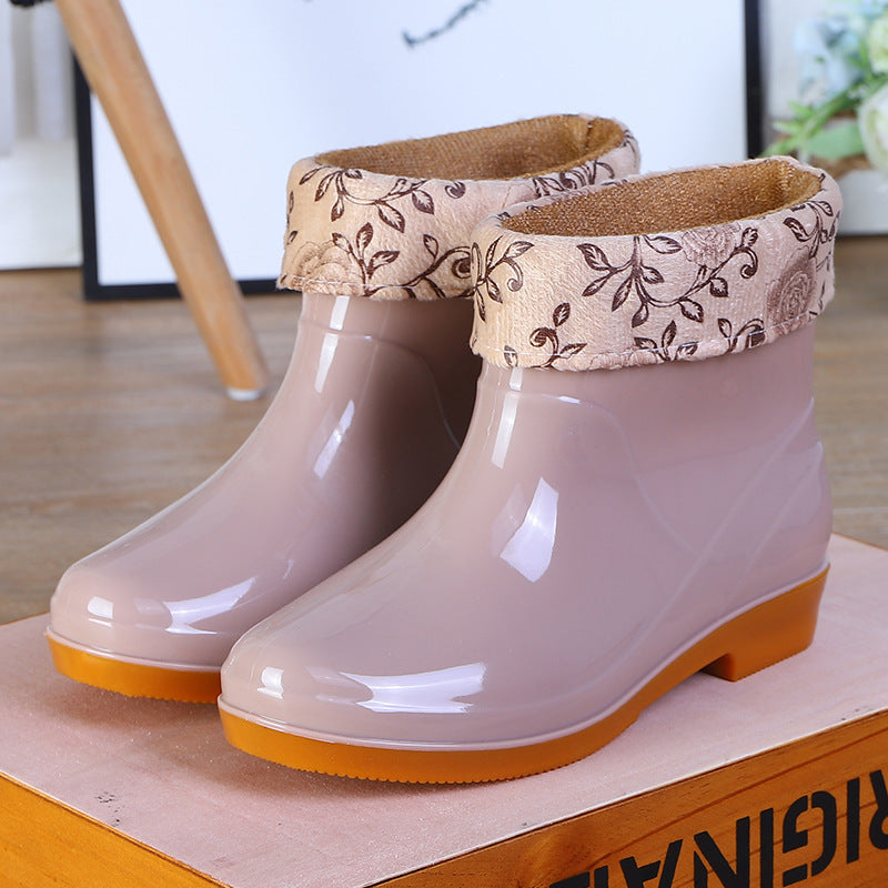 Wholesale women's safety short boots: low-cut, waterproof, non-slip rain boots for kitchen work, thickened and warm rain boots for adults