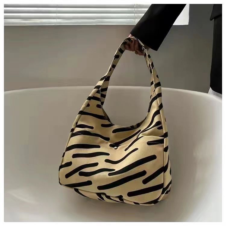 2024new arrival outing puppy shoulder bag easiest for match large capacity canvas bag student work clothing tote bag outing women's bag