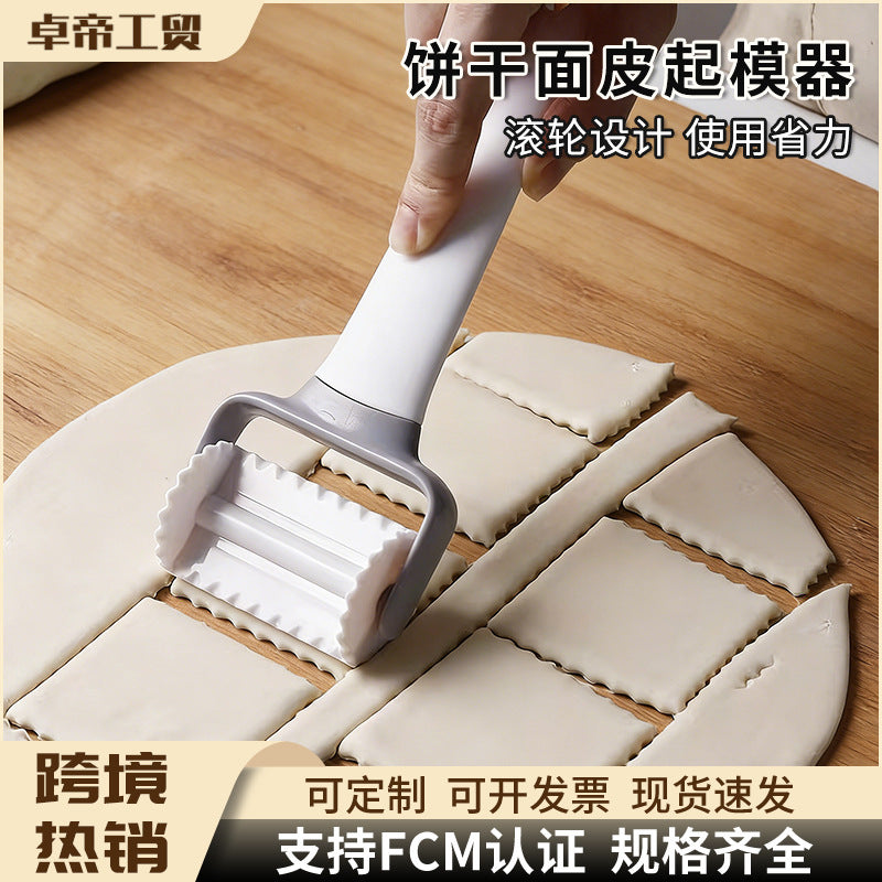 hot-selling dough biscuit roller knife casual portable plastic fondant dough roller knife biscuit demoulding device