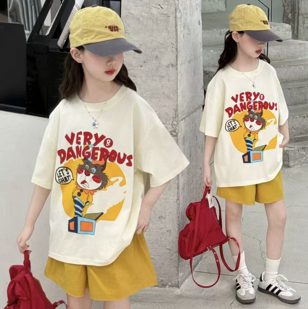 Girl's influencer two-piece set:  new summer outfit, short sleeve top and shorts, trendy casual set for girls