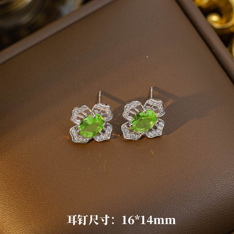 Necklace female internet celebrity four-leaf clover zircon pendant earrings niche design fashion new high-end sense sweater chain suit