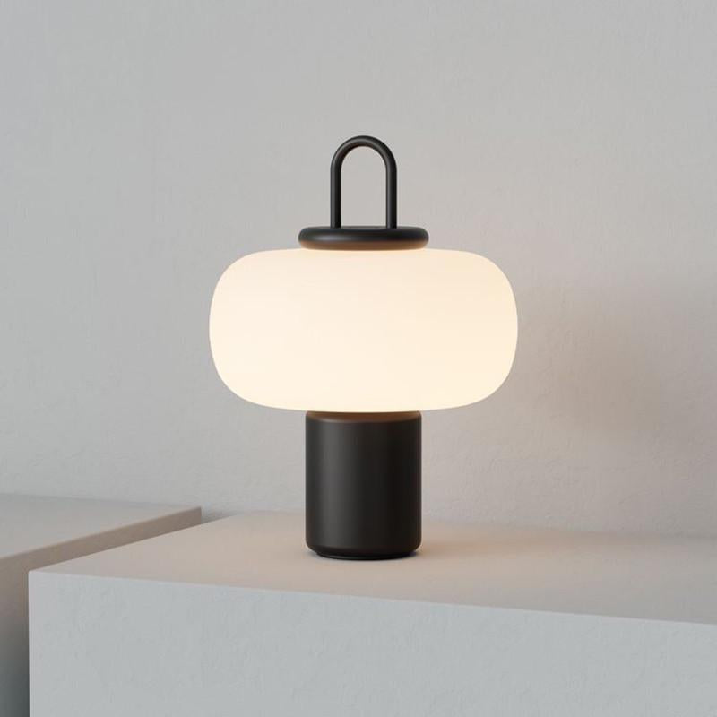 Post-modern minimalist light luxury table lamp - designer bedside lamp for guest room, bedroom, and living room decoration - high-end glass table lamp