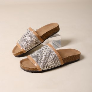 summer new arrival: plus-size chunky sole slides for women (sizes 36-42). wholesale available. dropshipping to  &