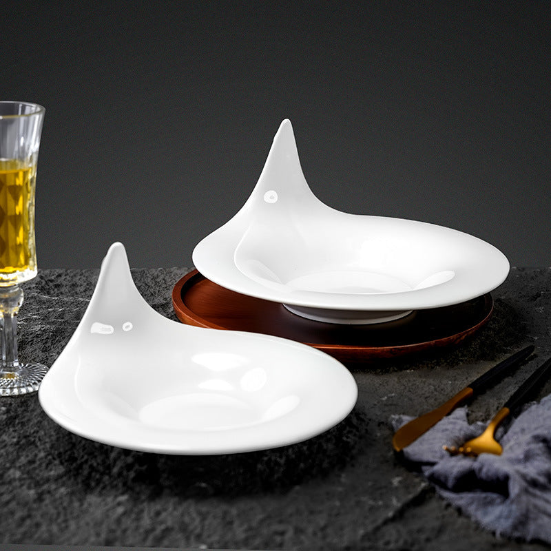 Minimalist high-end irregular ceramic dinnerware - unique solid color dessert plates for restaurants, hotels, and catering - pastry plates