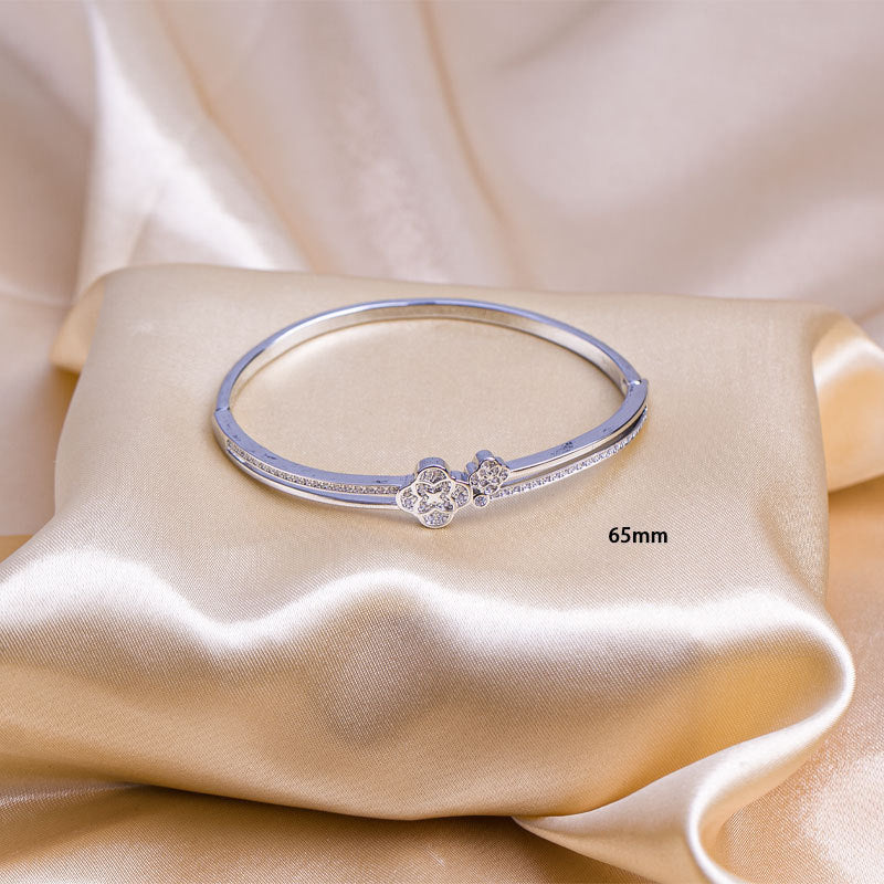 Hand jewelry for women, niche design, hot-selling bracelets, high-end minimalist inlaid versatile elegant bangles, new design jewelry