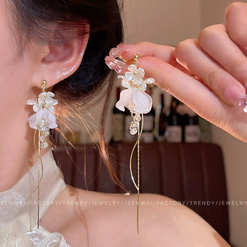 Spring break style white floral earrings - unique dopamine studs, niche design, versatile earrings